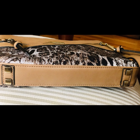 Simply Noelle Bag HOST PICK - Picture 11 of 14